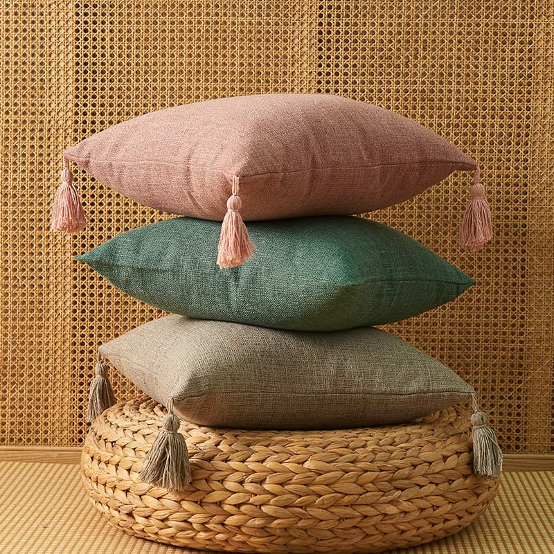 Linen Tassel Pillow 2